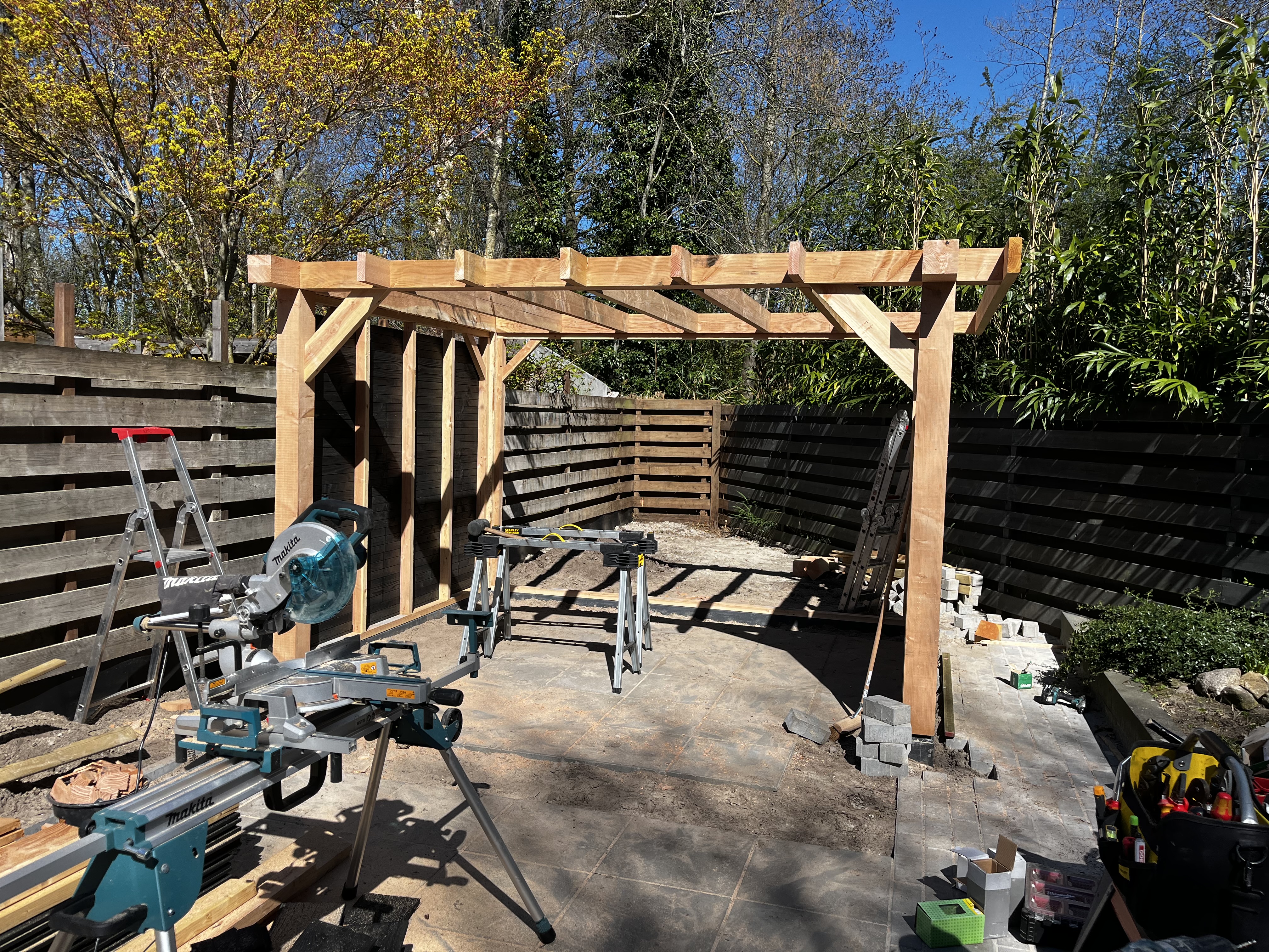 Carport voor werkzaamheden